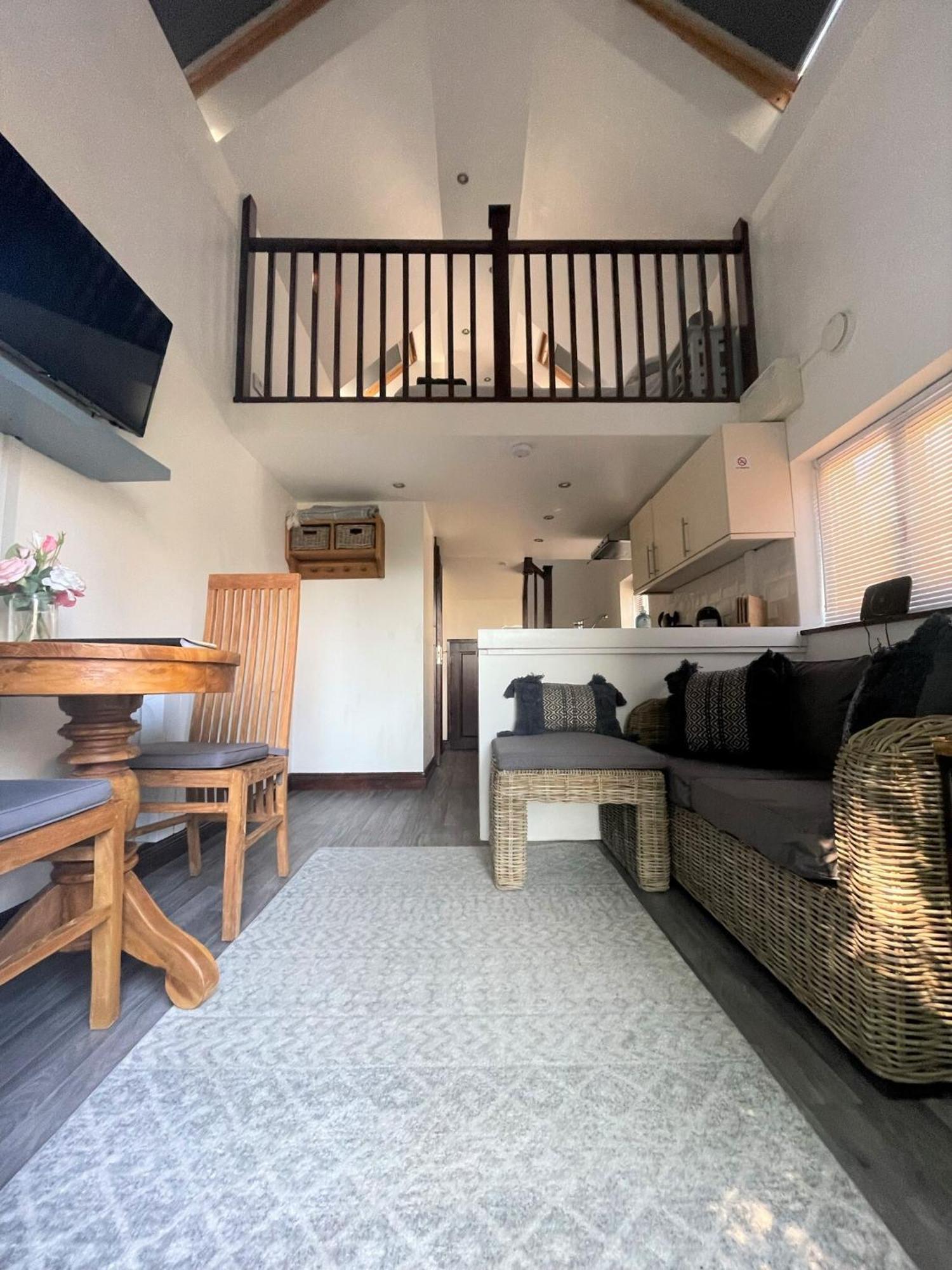 The Stables - Detached Cottage With Private Garden & Hot Tub St Austell Exterior foto